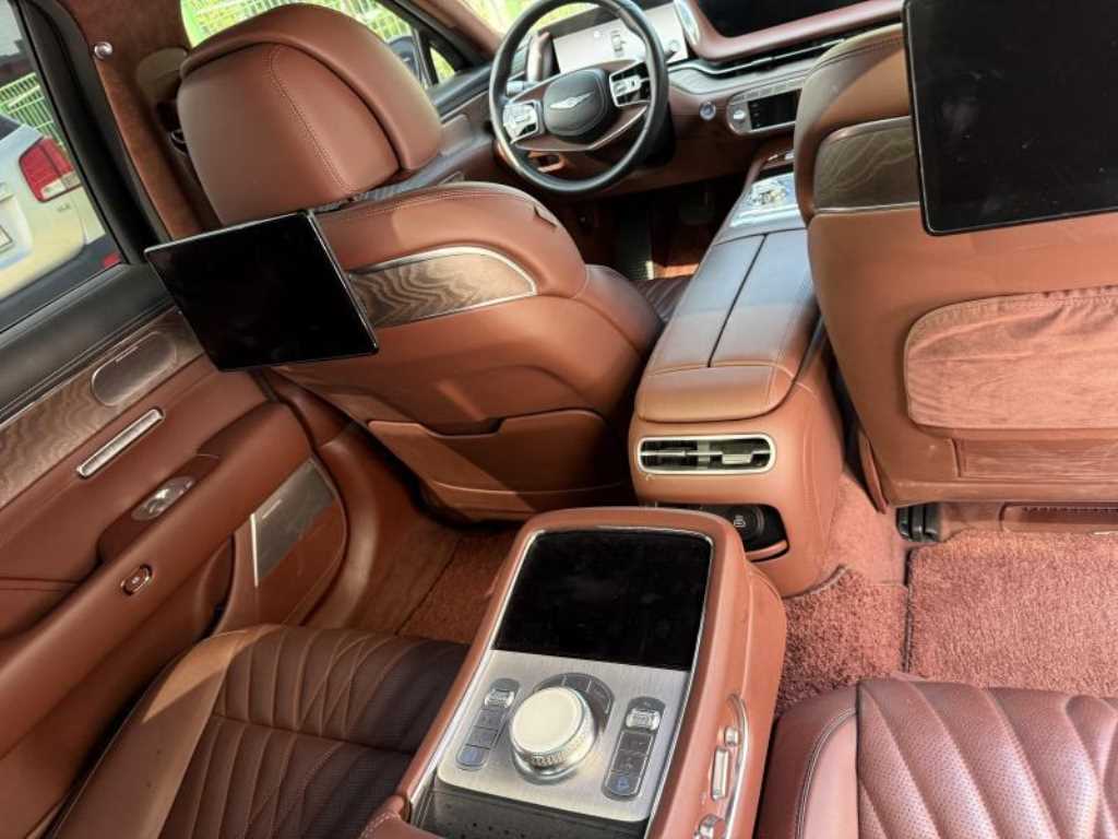 Genesis G90 - Vista 9