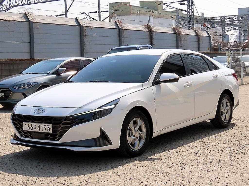 HYUNDAI Avante - Vista 2