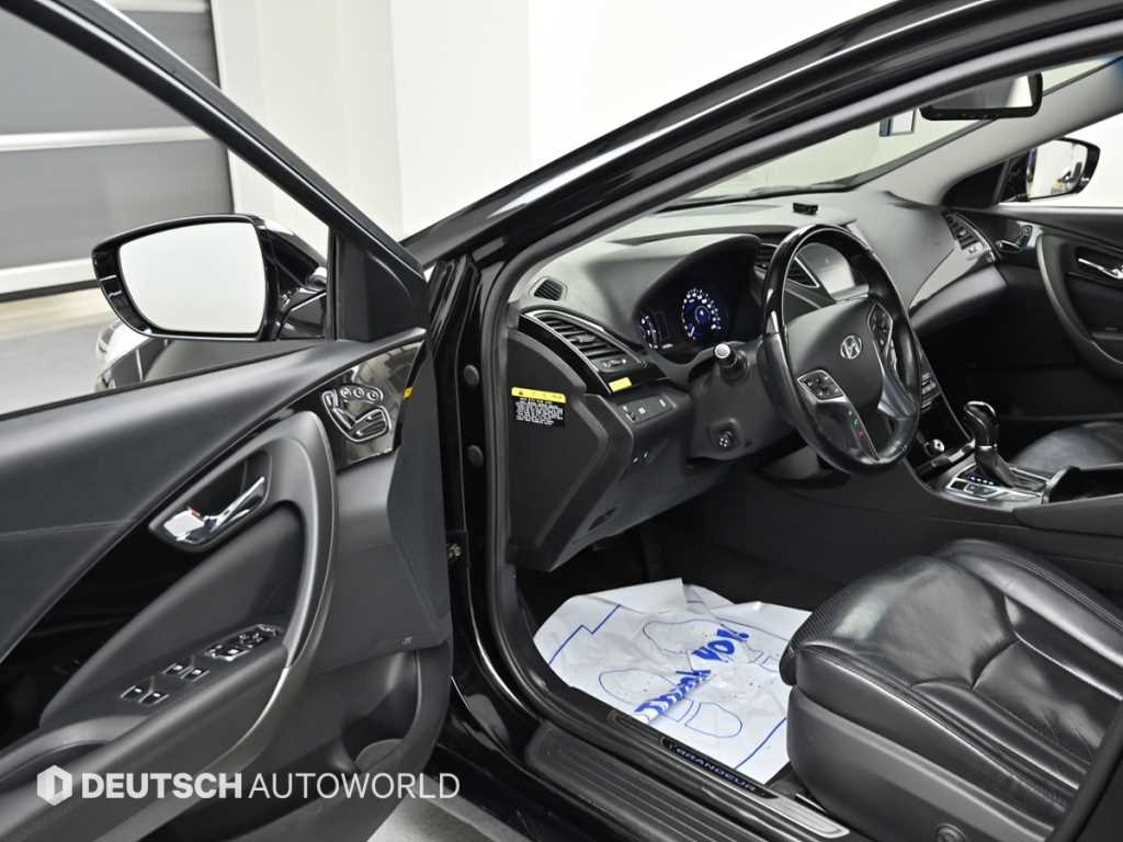 HYUNDAI Grandeur - Vista 11