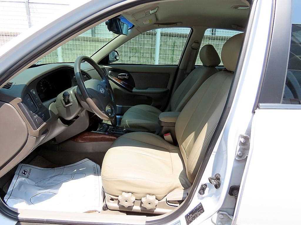 HYUNDAI Avante - Vista 5