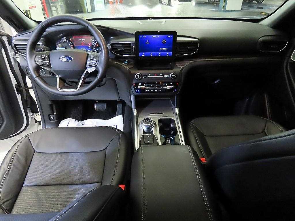 Ford Explorer - Vista 10
