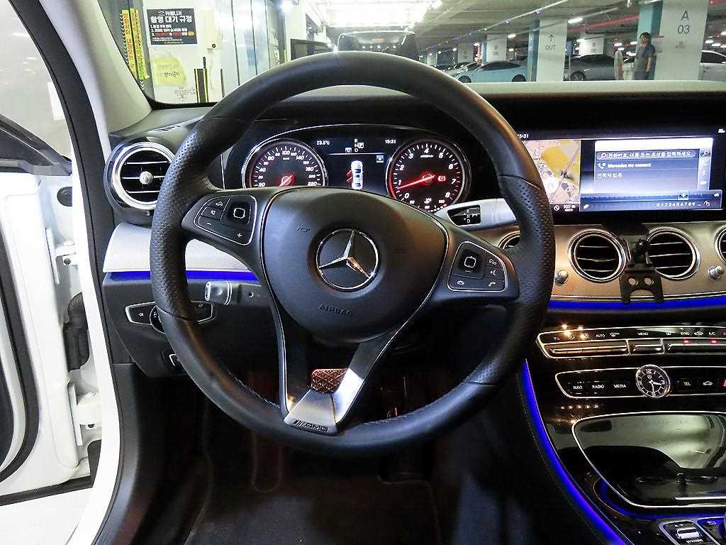 Mercedes Benz E class - Vista 8