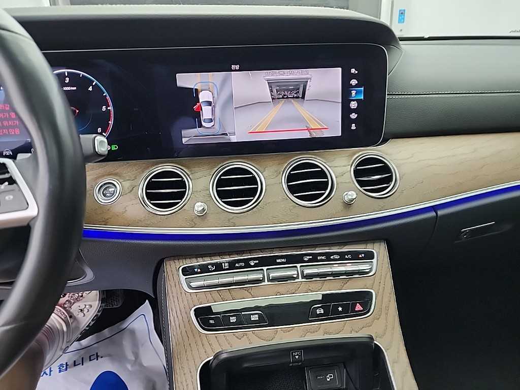 Mercedes Benz E class - Vista 10