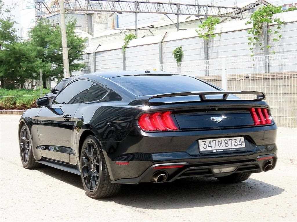 Ford Mustang - Vista 3