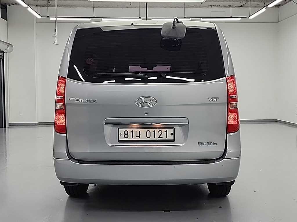 HYUNDAI Starex - Vista 3