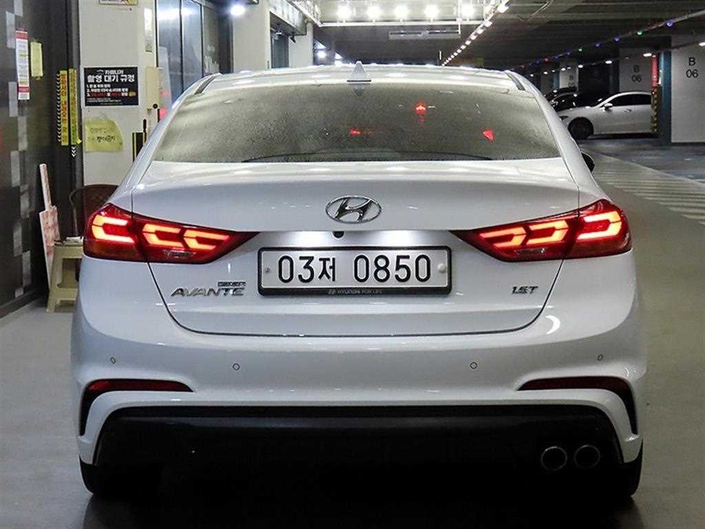 HYUNDAI Avante - Vista 5