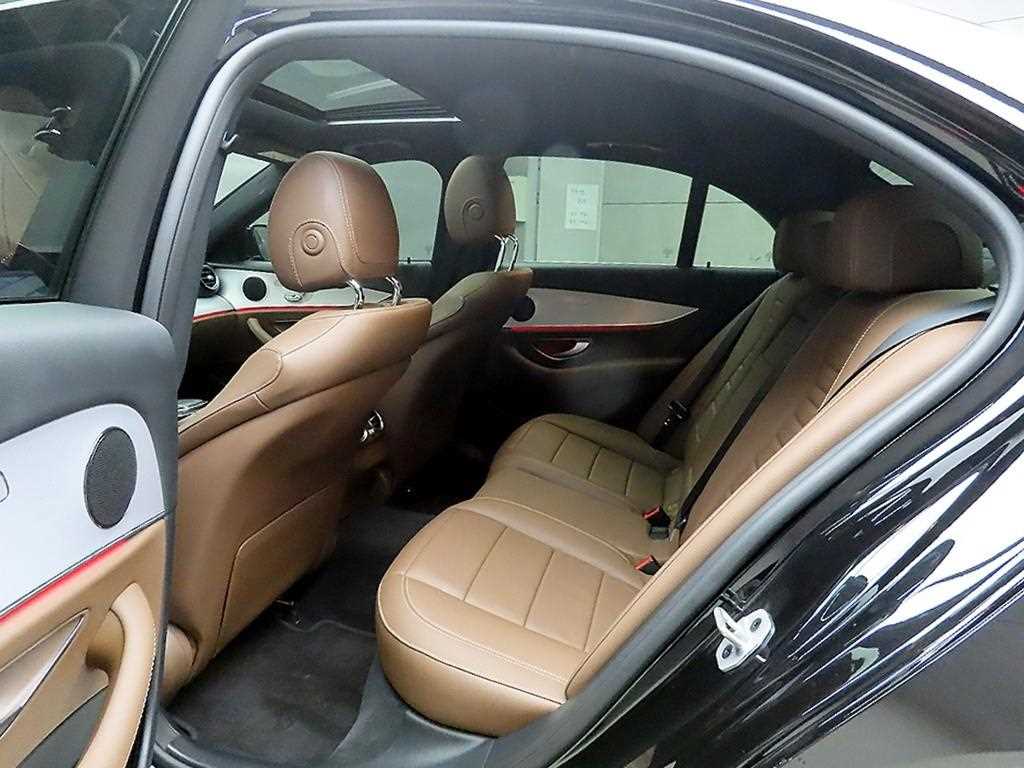 Mercedes Benz E class - Vista 6