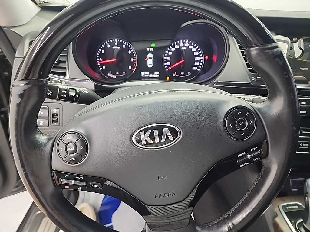 KIA K9 - Vista 9