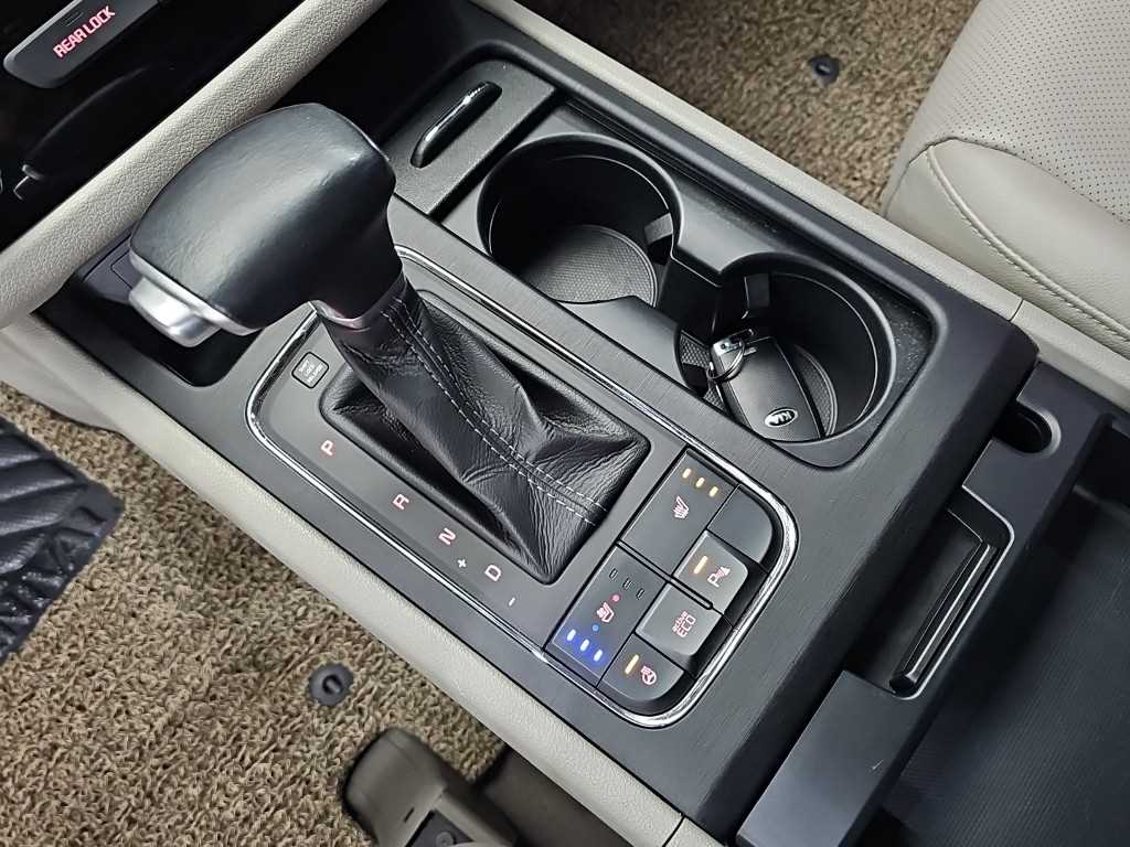 KIA Carnival - Vista 8