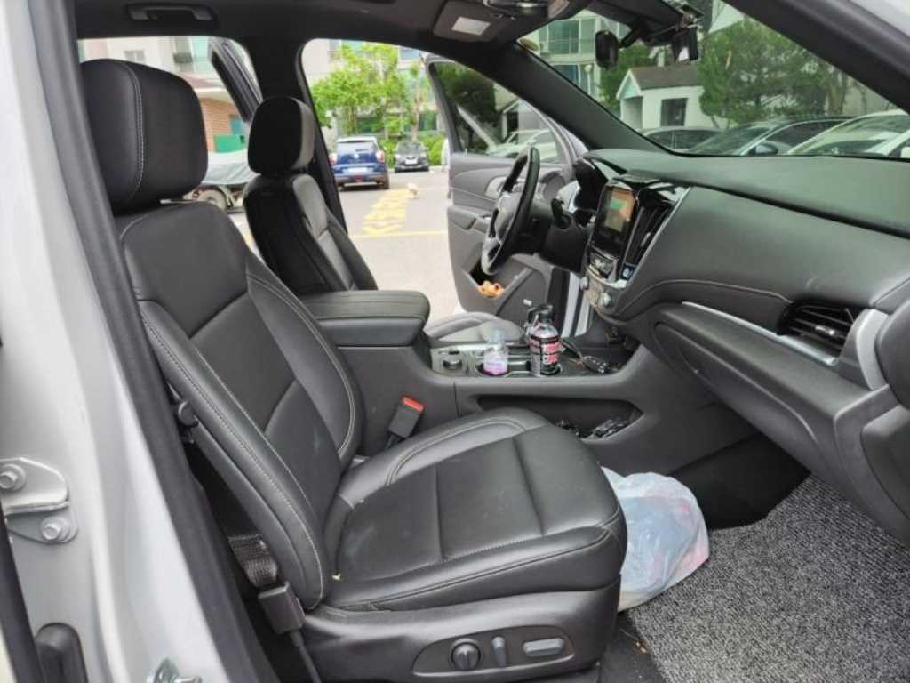 Chevrolet Travers - Vista 12