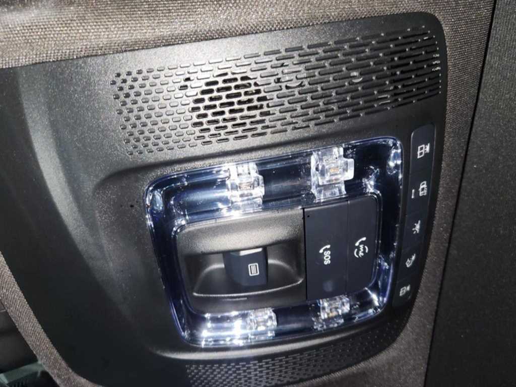 Mercedes Benz GLB Class - Vista 12