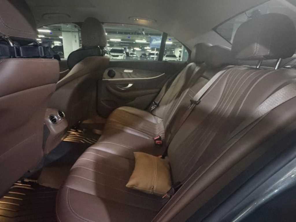 Mercedes Benz E class - Vista 7