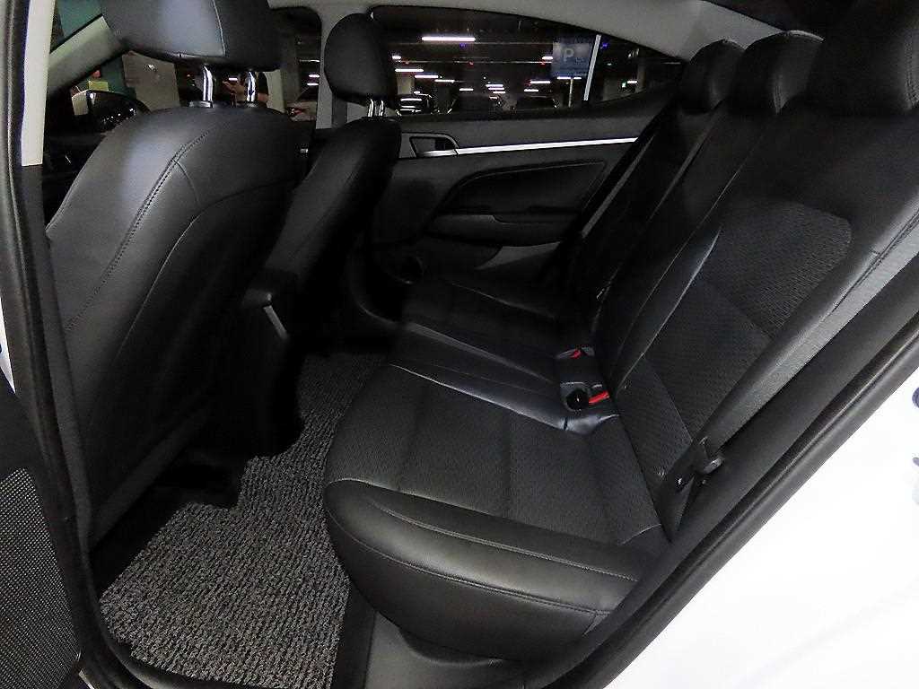 HYUNDAI Avante - Vista 7