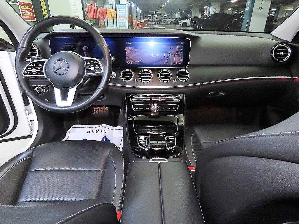 Mercedes Benz E class - Vista 10