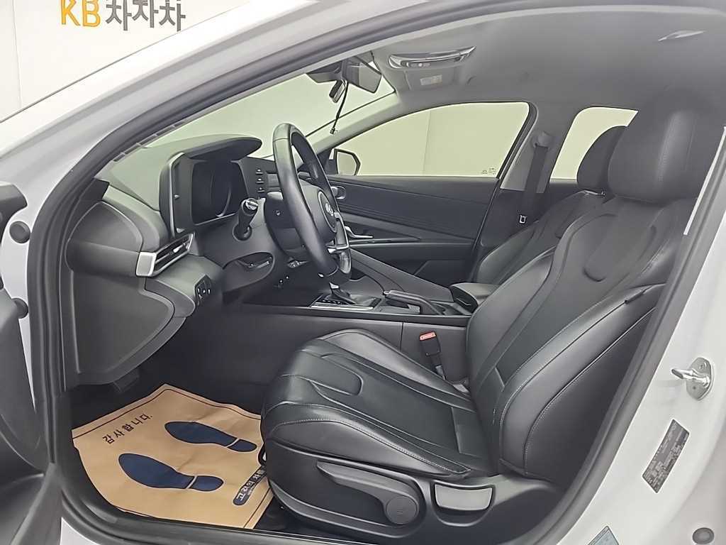 HYUNDAI Avante - Vista 12