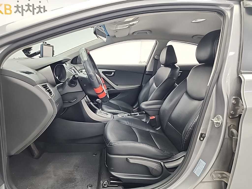 HYUNDAI Avante - Vista 11