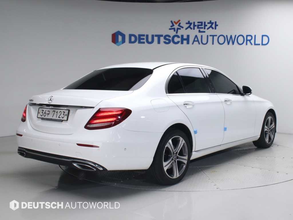 Mercedes Benz E class - Vista 2