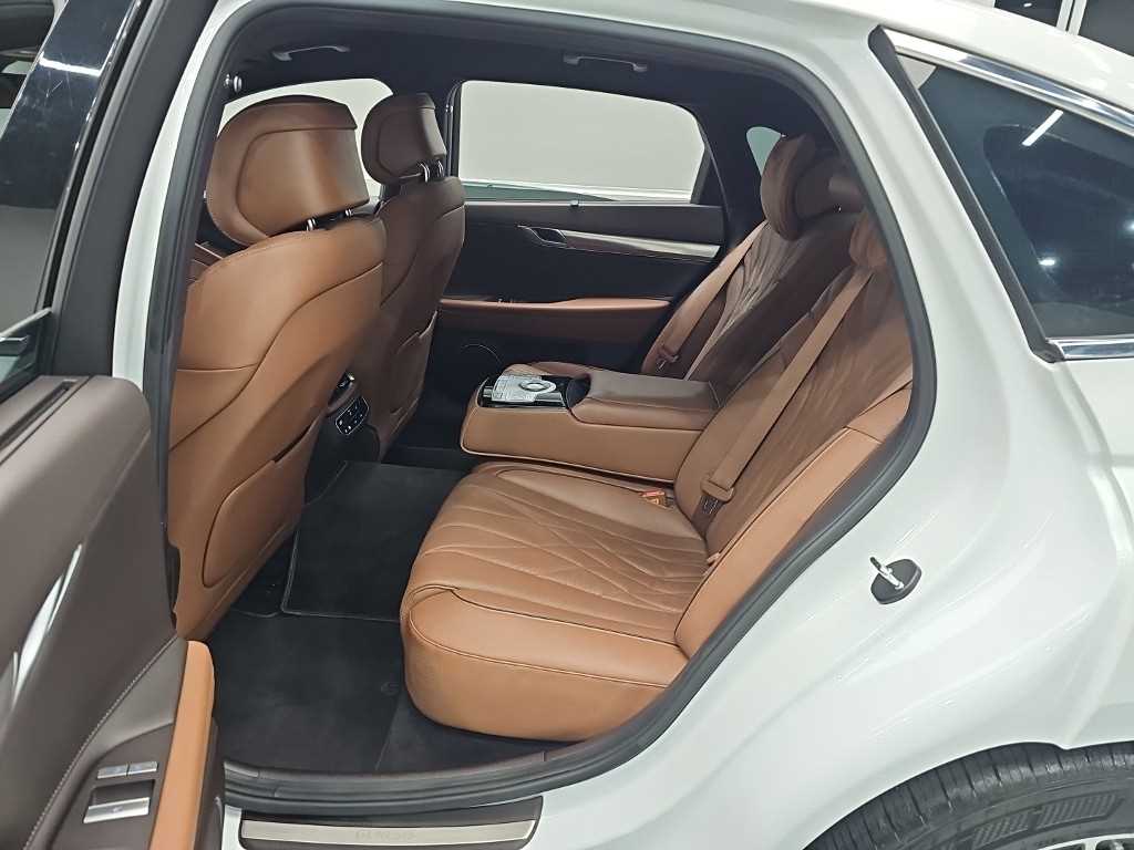 Genesis G80 - Vista 12