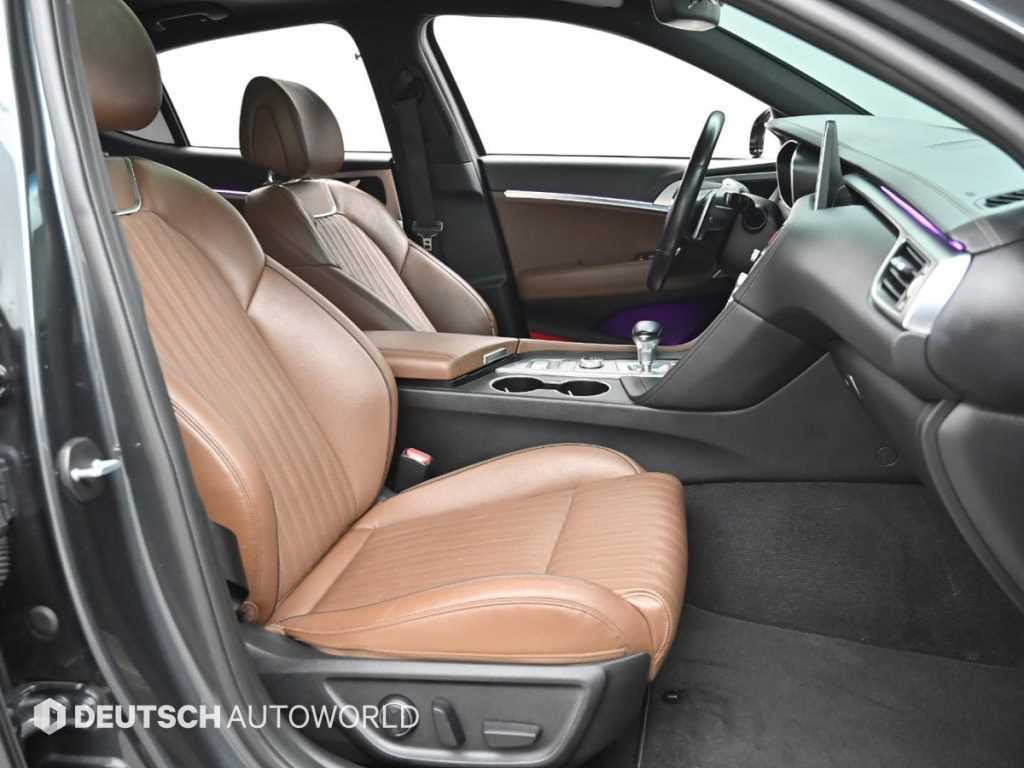 Genesis G70 - Vista 10