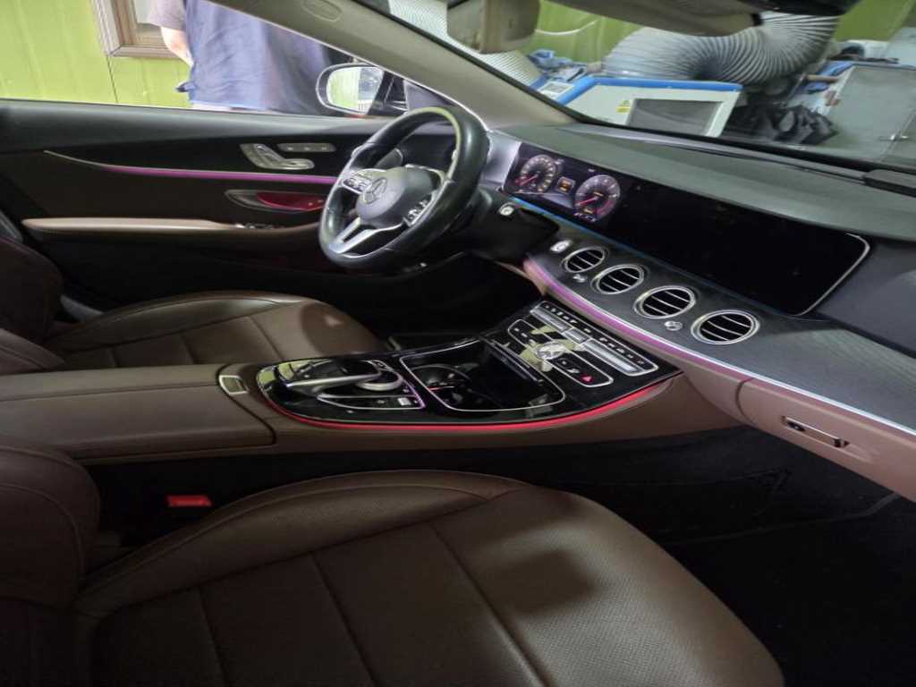 Mercedes Benz E class - Vista 2