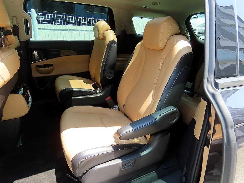 KIA Carnival - Vista 6