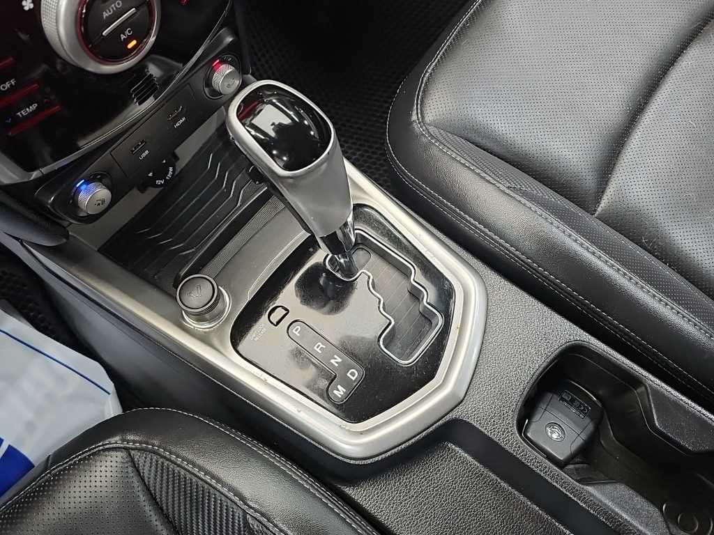 Ssangyong Tivoli - Vista 8