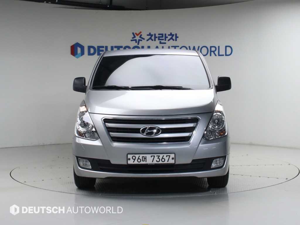 HYUNDAI Starex - Vista 3
