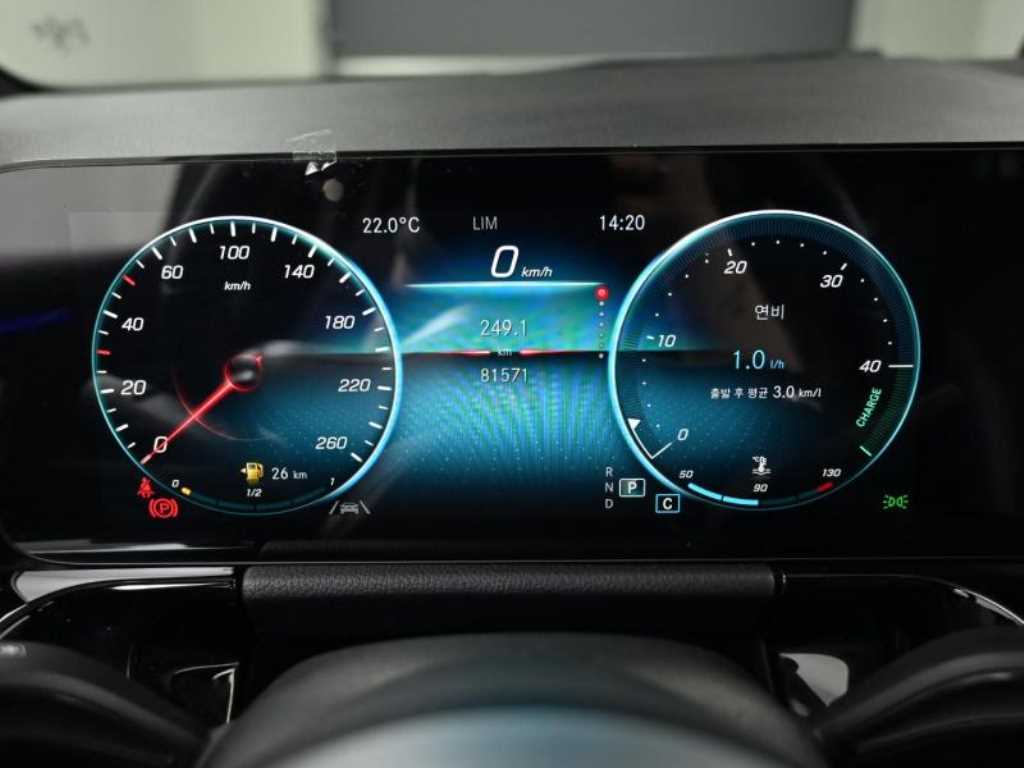 Mercedes Benz GLA Class - Vista 8