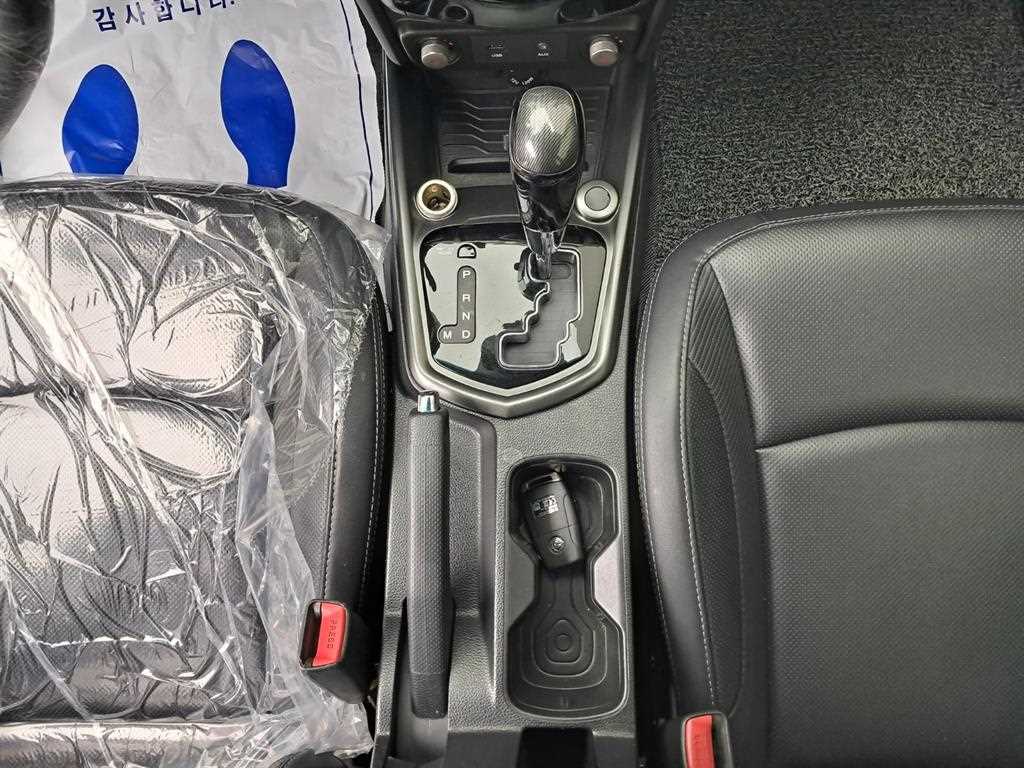 Ssangyong Tivoli 2017 Blanco - Importación desde Corea - HF Imports Iquique - Foto 13