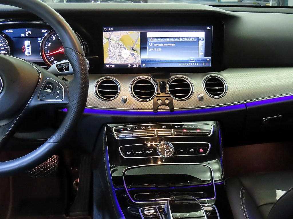 Mercedes Benz E class - Vista 11