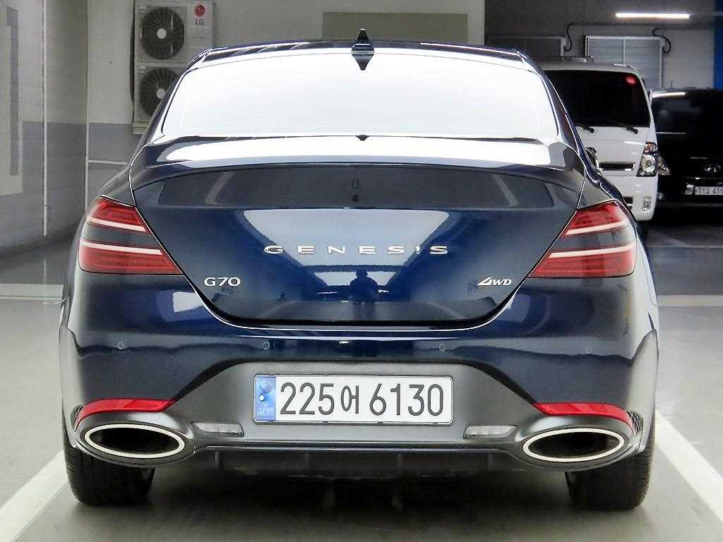 Genesis G70 - Vista 3