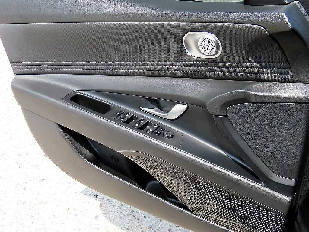 HYUNDAI Avante - Vista 11