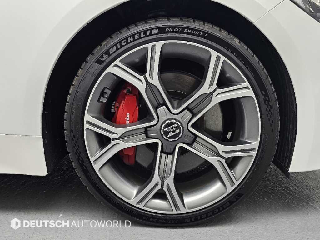 KIA Stinger - Vista 6