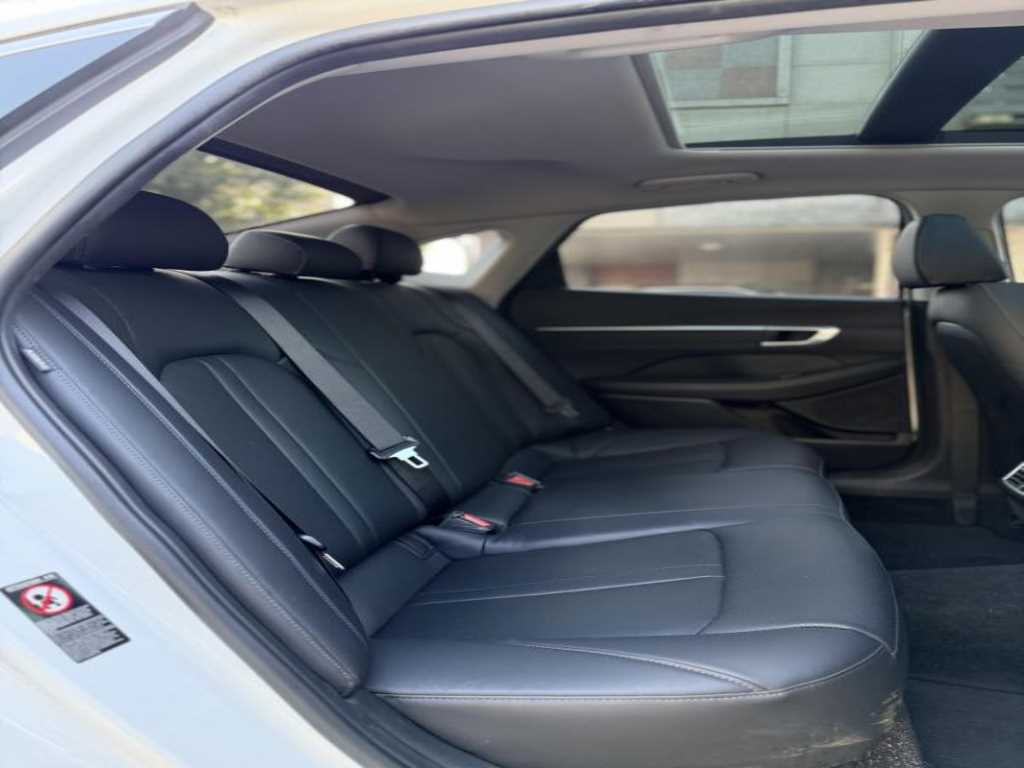 HYUNDAI Sonata - Vista 12