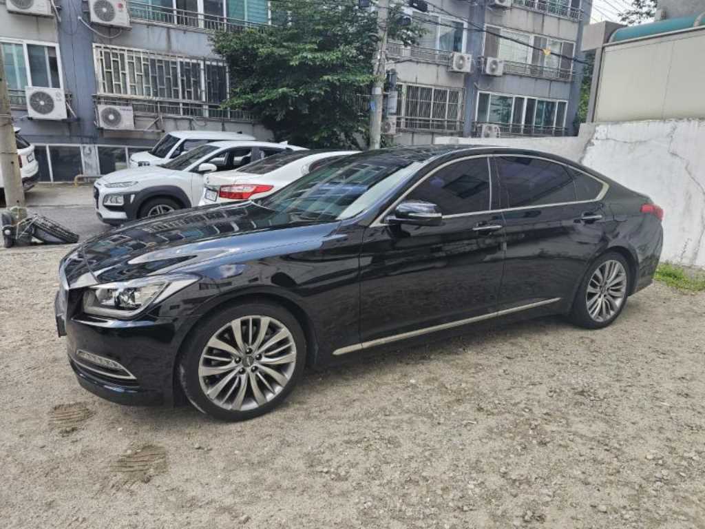 HYUNDAI Genesis - Vista 6