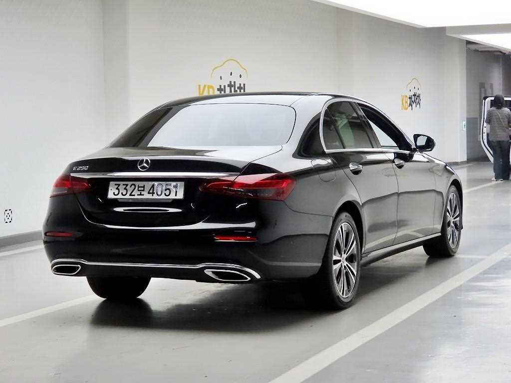 Mercedes Benz E class - Vista 4