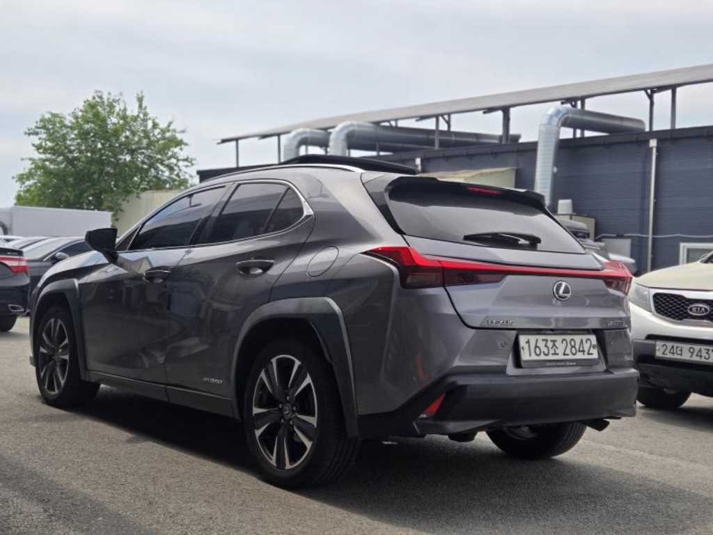 Lexus UX - Vista 3