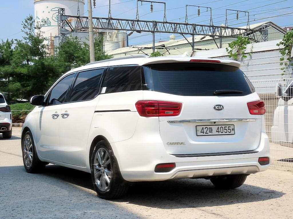 KIA Carnival - Vista 3