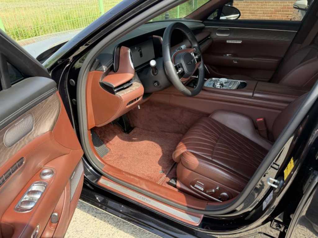 Genesis G90 - Vista 6