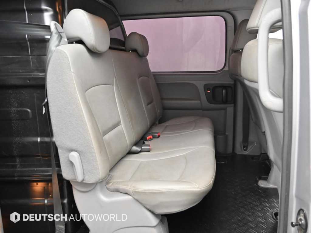 HYUNDAI Starex - Vista 12