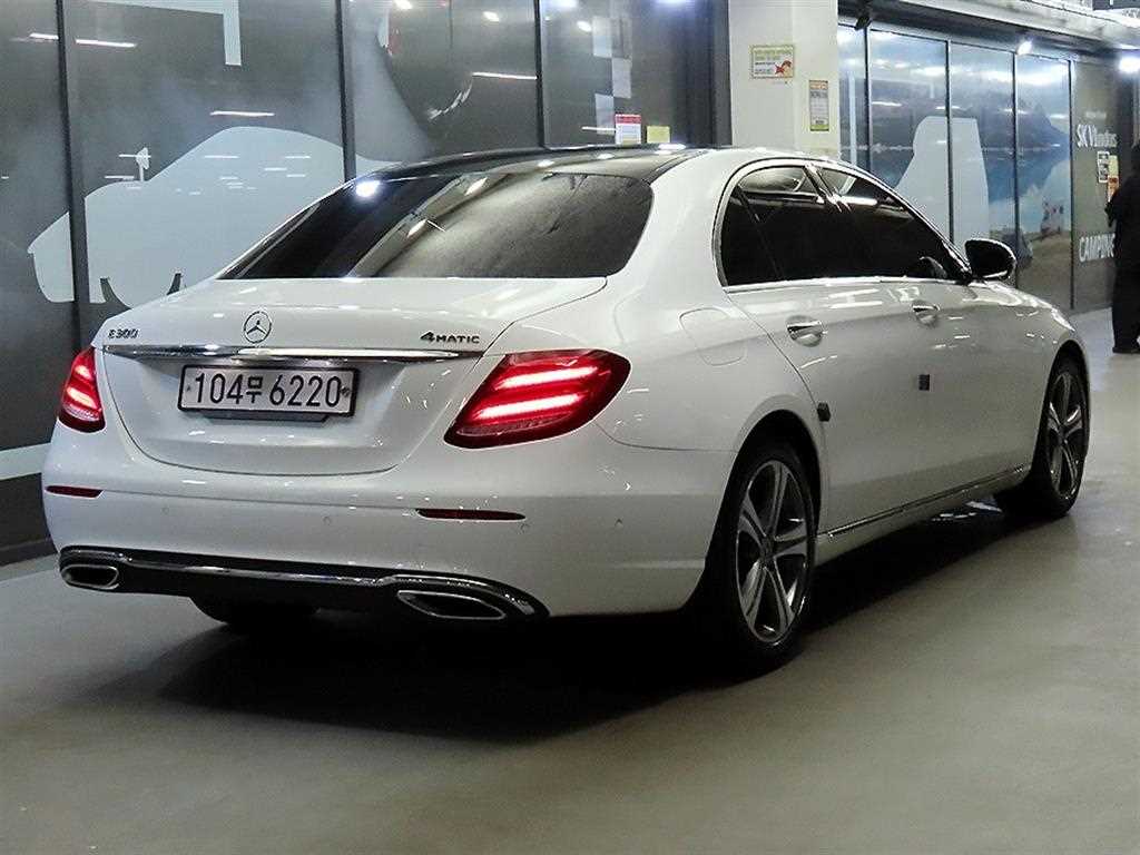Mercedes Benz E class - Vista 4