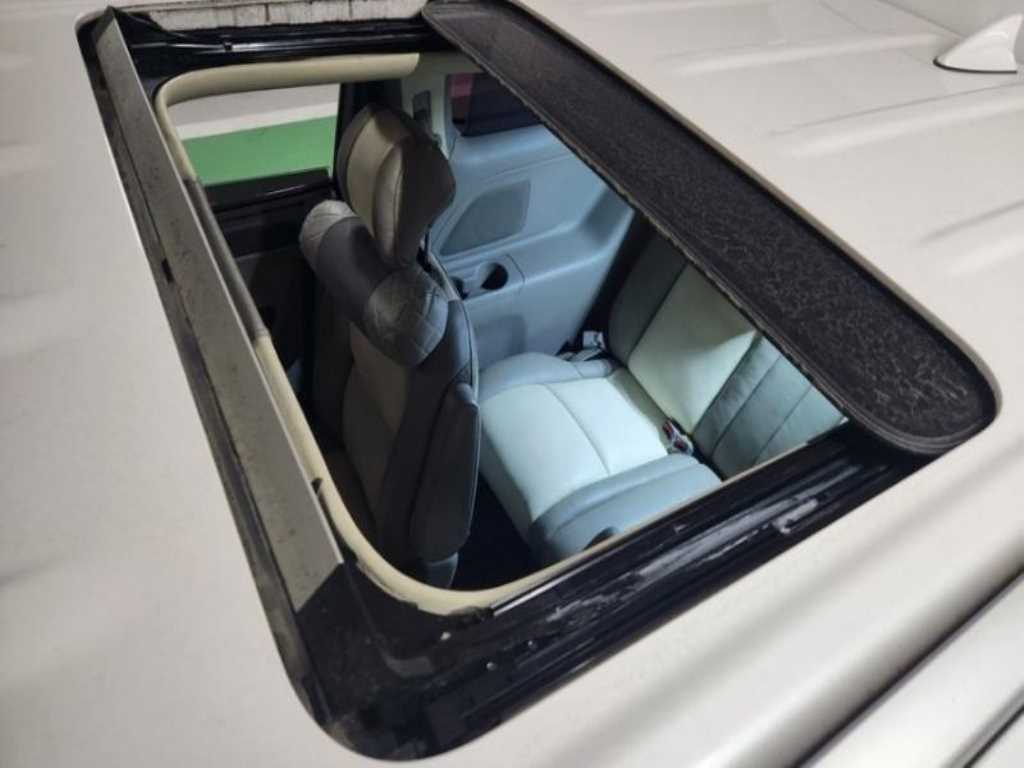 KIA Carnival - Vista 5