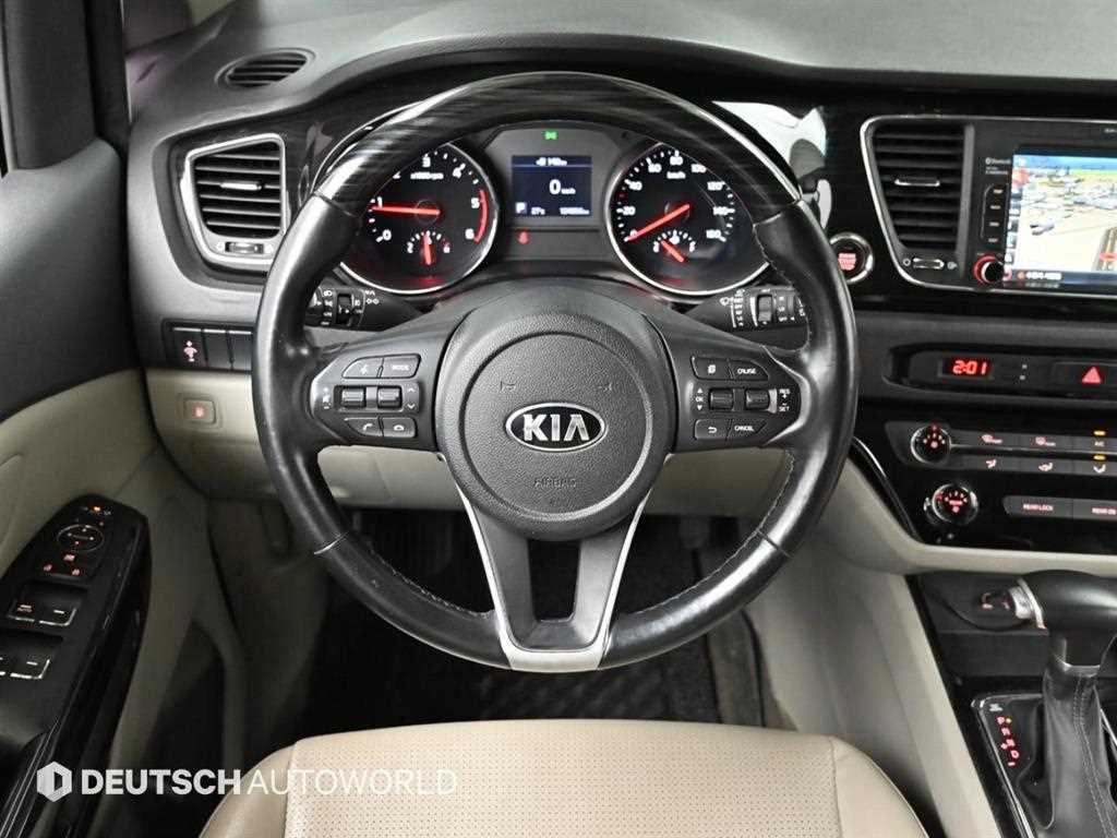 KIA Carnival - Vista 12