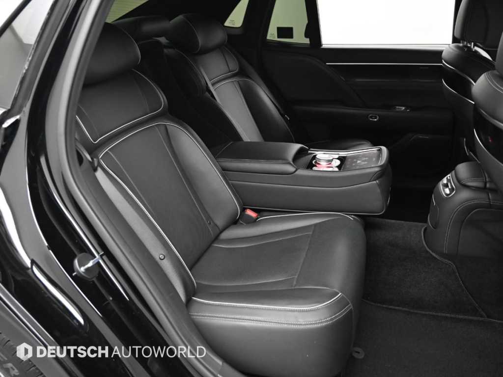 Genesis G90 - Vista 12