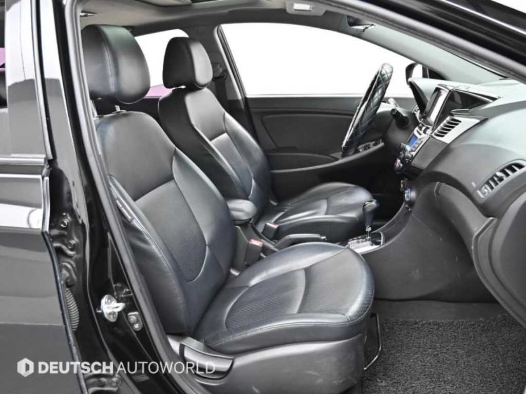 HYUNDAI Accent - Vista 10