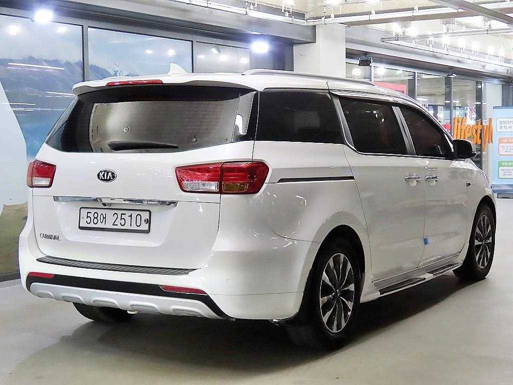 KIA Carnival - Vista 4