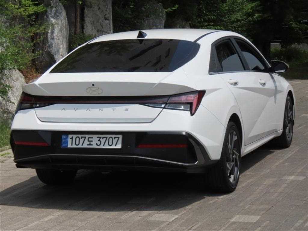 HYUNDAI Avante - Vista 3