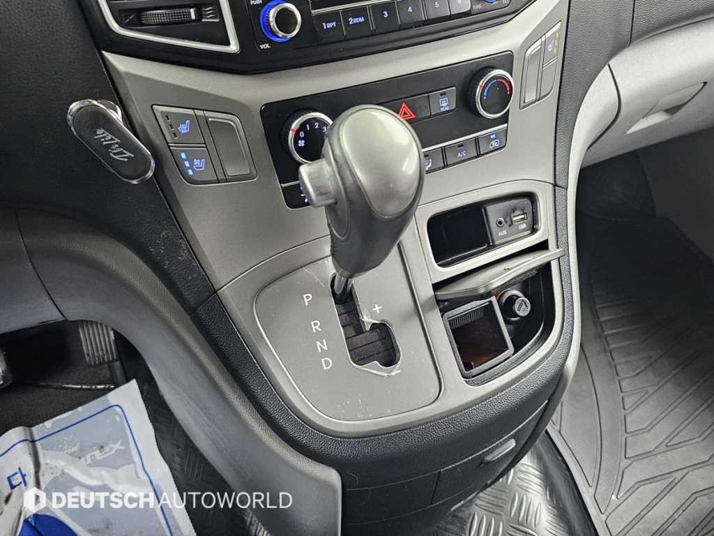 HYUNDAI Starex - Vista 9