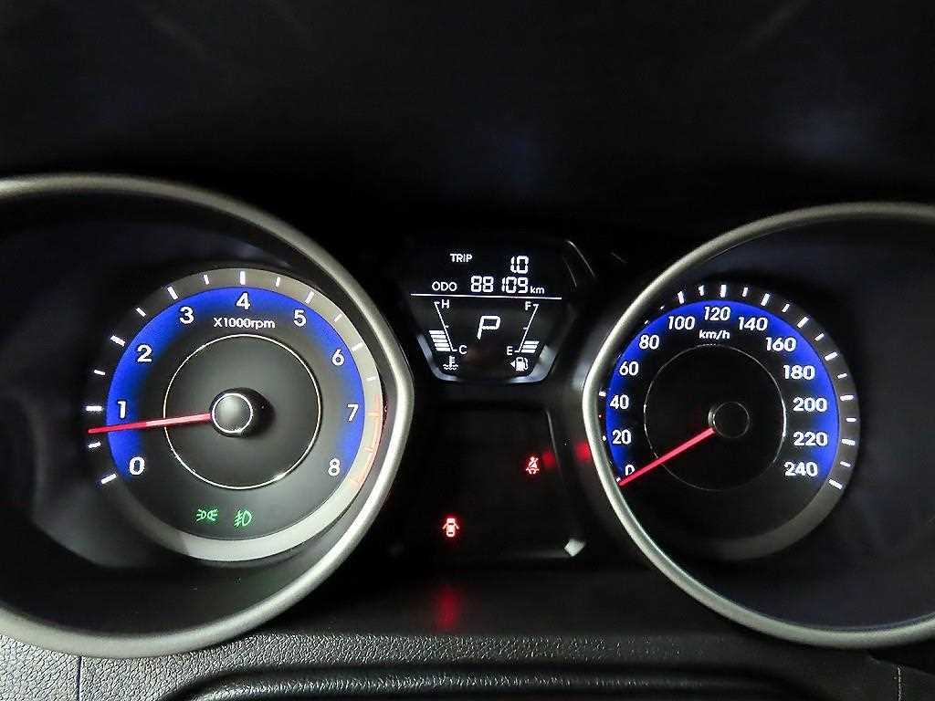 HYUNDAI Avante - Vista 8