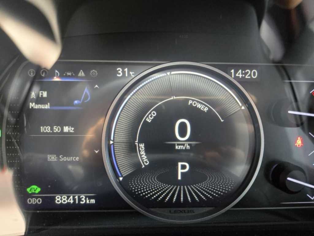 Lexus UX - Vista 8